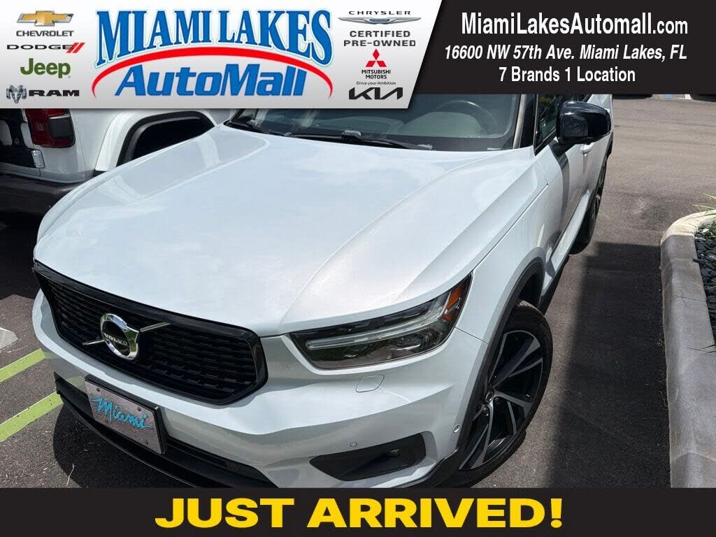 2021 VOLVO XC40