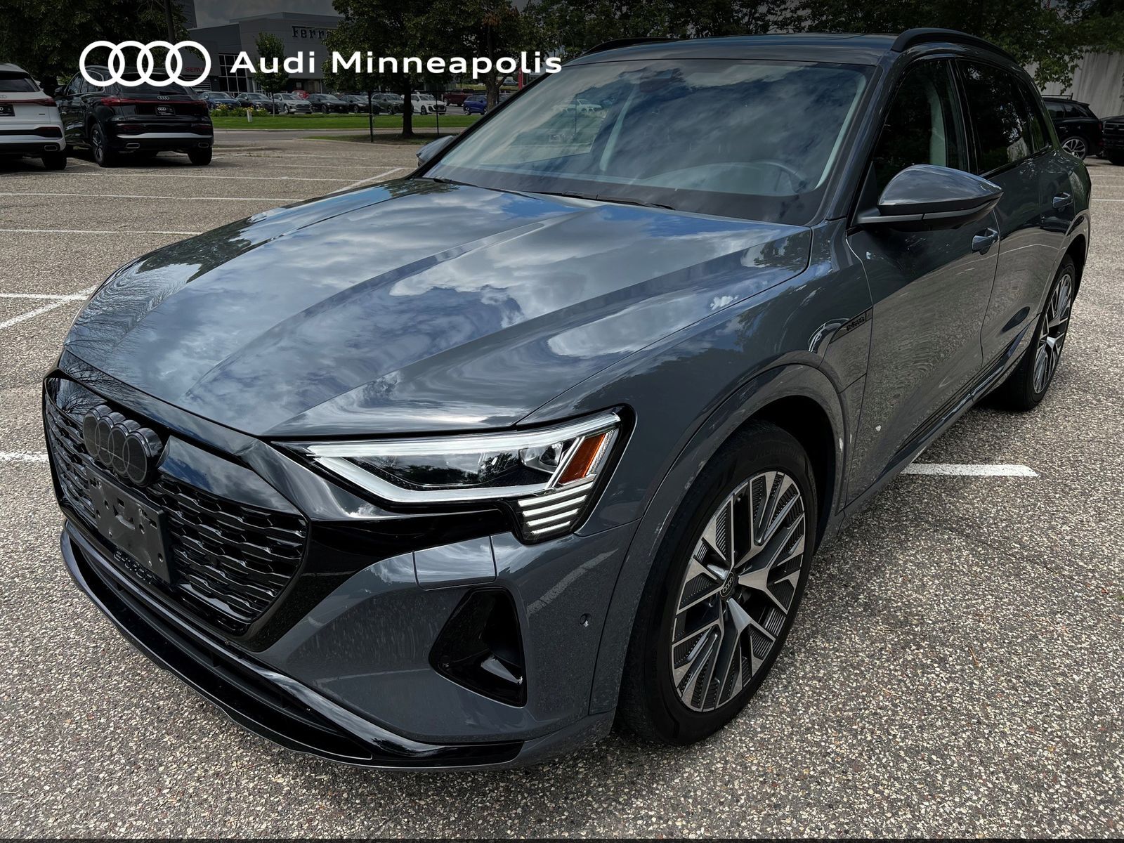 2024 AUDI Q8
