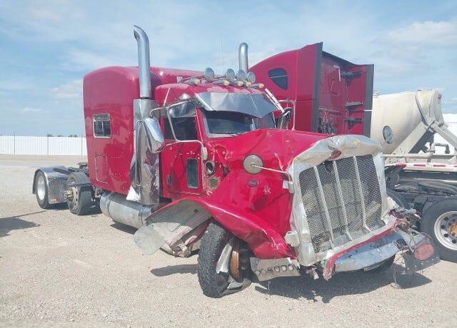 2010 PETERBILT 389