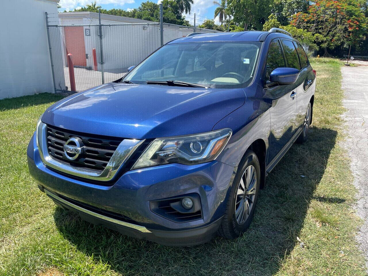 2017 NISSAN Pathfinder