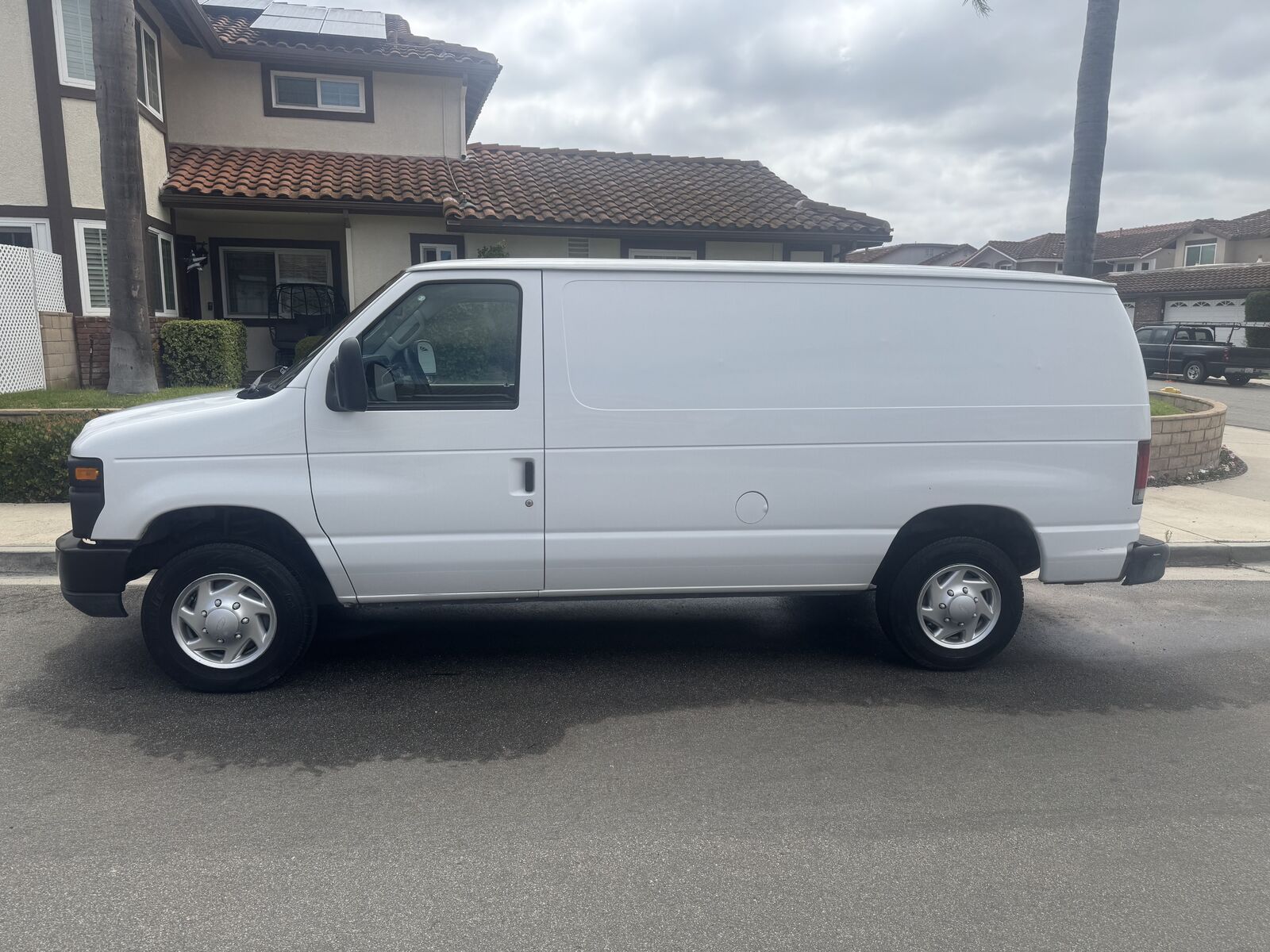 2011 FORD E-150