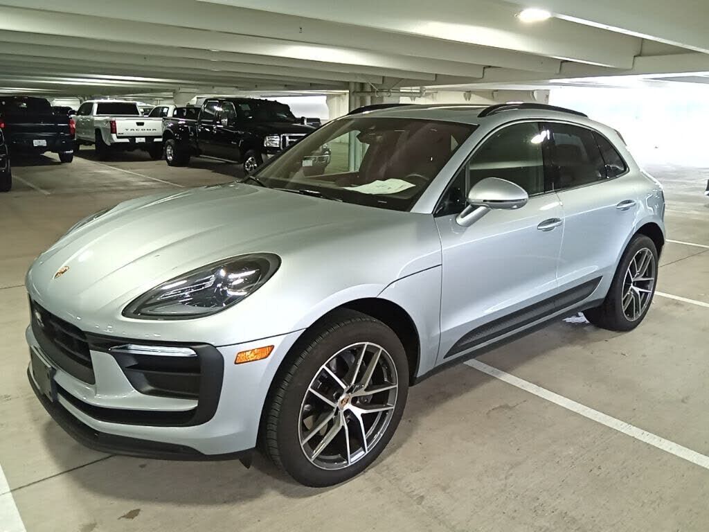 2024 PORSCHE Macan
