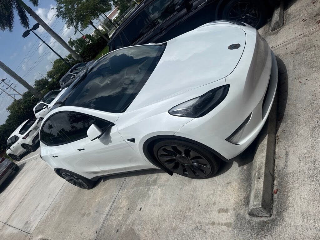 2024 TESLA Model Y