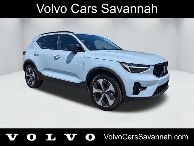 2026 VOLVO XC40