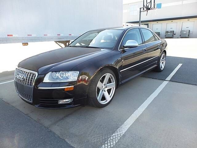 2009 AUDI S8