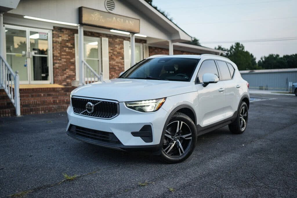 2023 VOLVO XC40