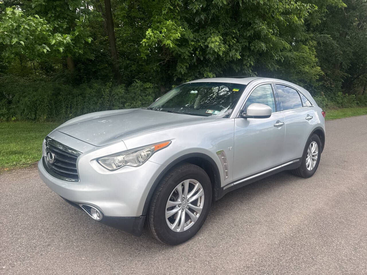 2016 INFINITI QX70
