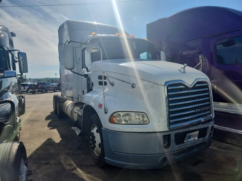 2015 MACK CXU