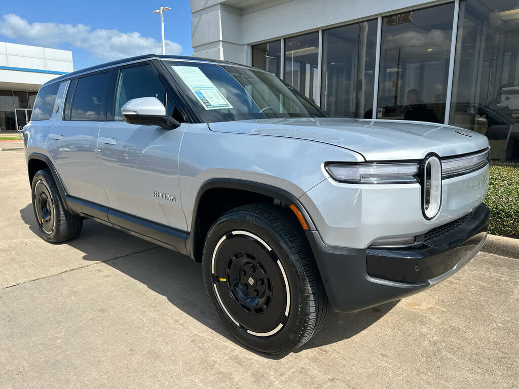 2025 RIVIAN R1S