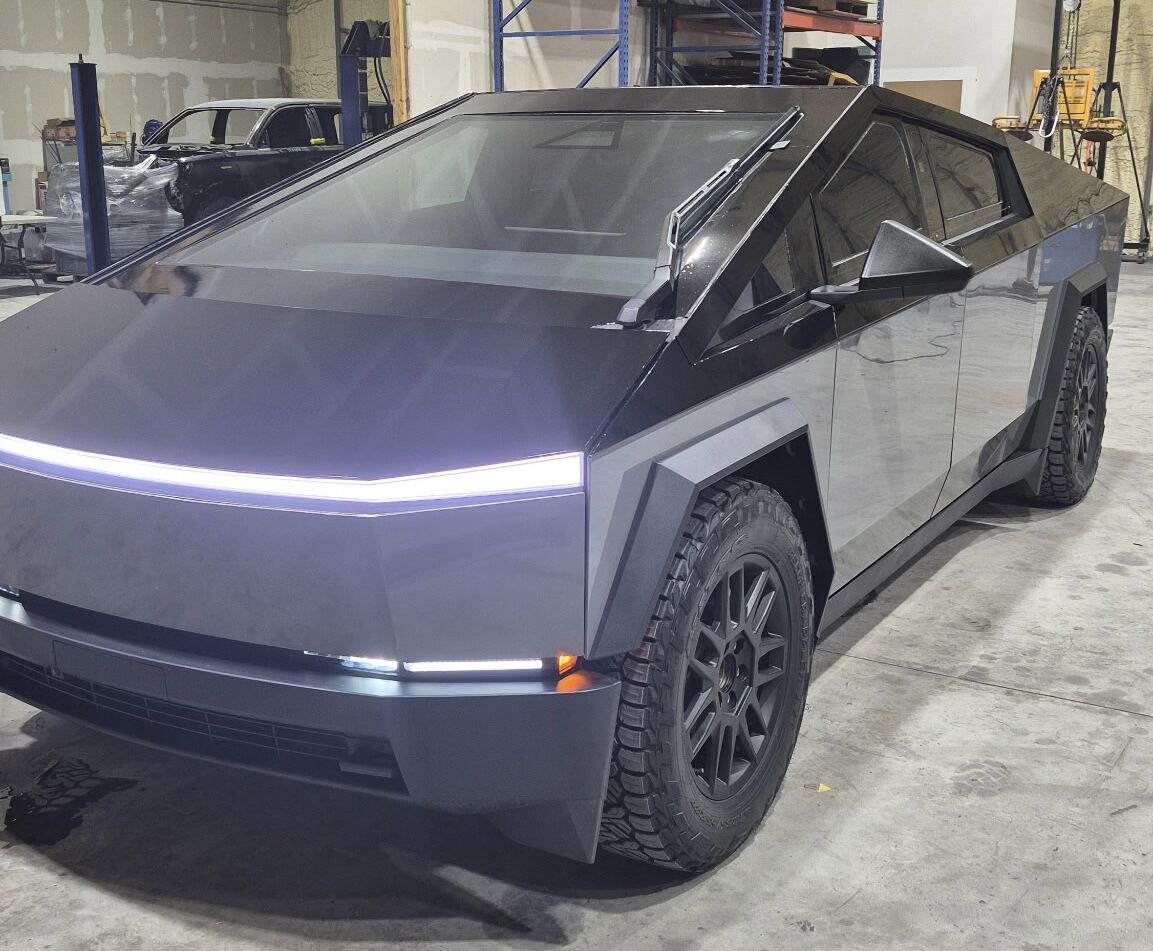 2025 TESLA Cybertruck