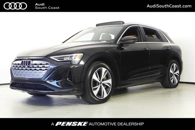 2024 AUDI Q8