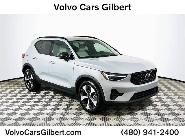 2026 VOLVO XC40