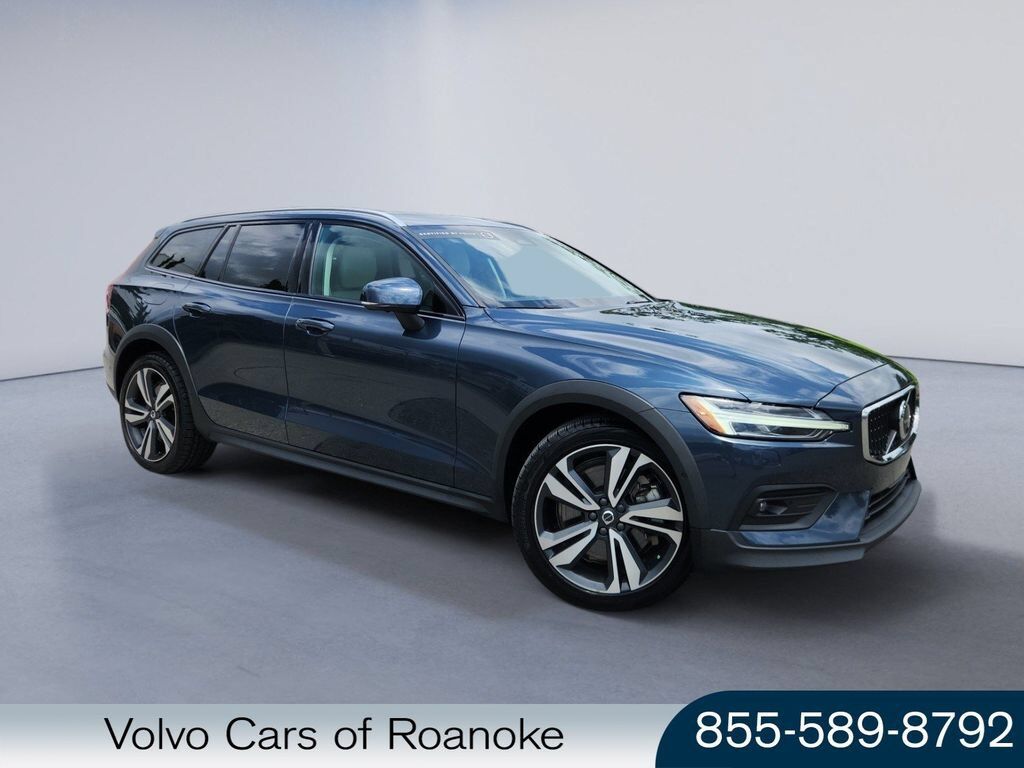 2024 VOLVO V60CC