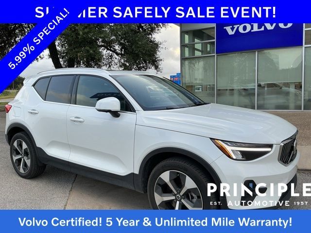 2023 VOLVO XC40