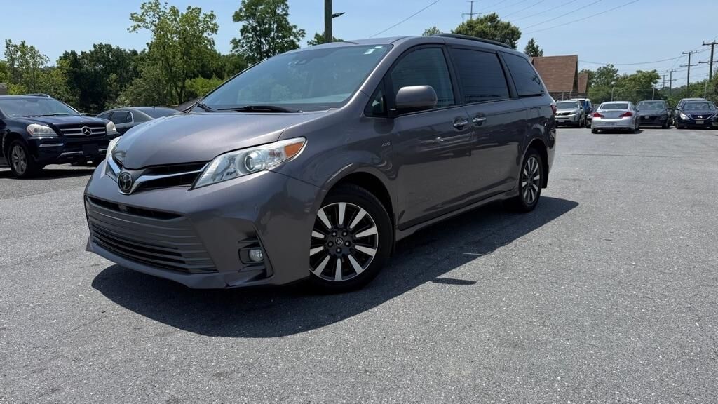 2020 TOYOTA Sienna