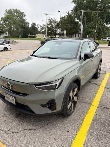 2023 VOLVO C40