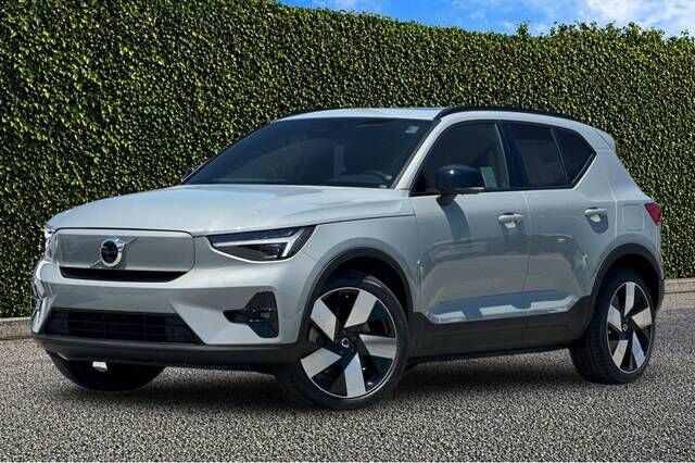 2026 VOLVO EX40