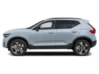 2026 VOLVO XC40