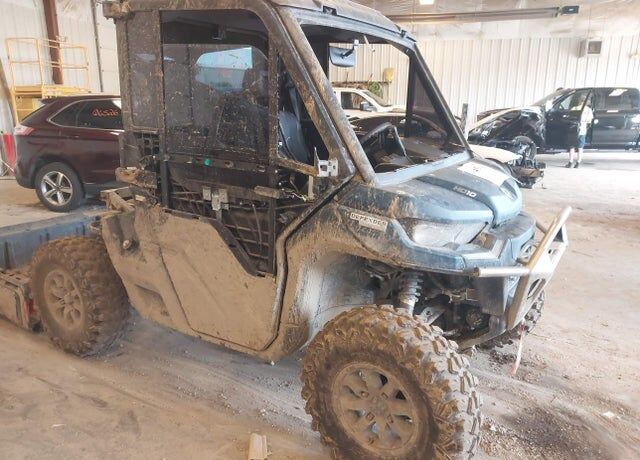 2025 CAN-AM Defender/Traxter