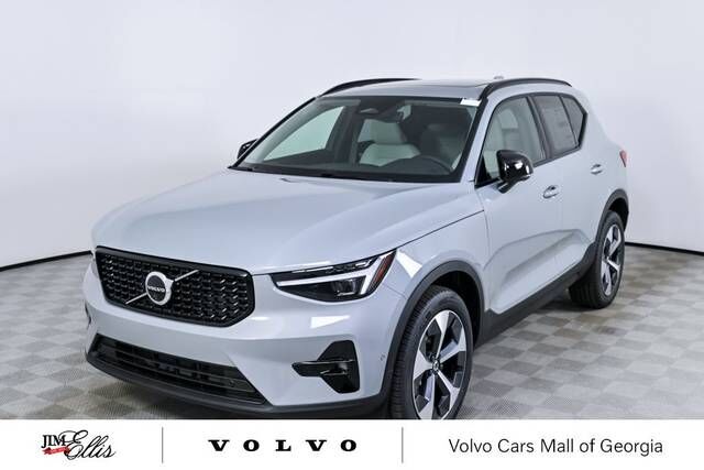 2026 VOLVO XC40