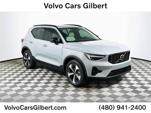 2026 VOLVO XC40