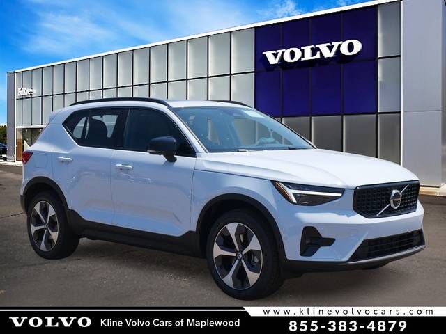 2026 VOLVO XC40