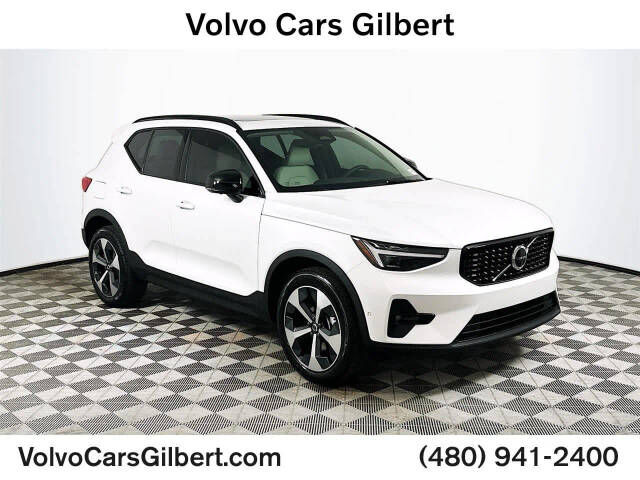 2026 VOLVO XC40