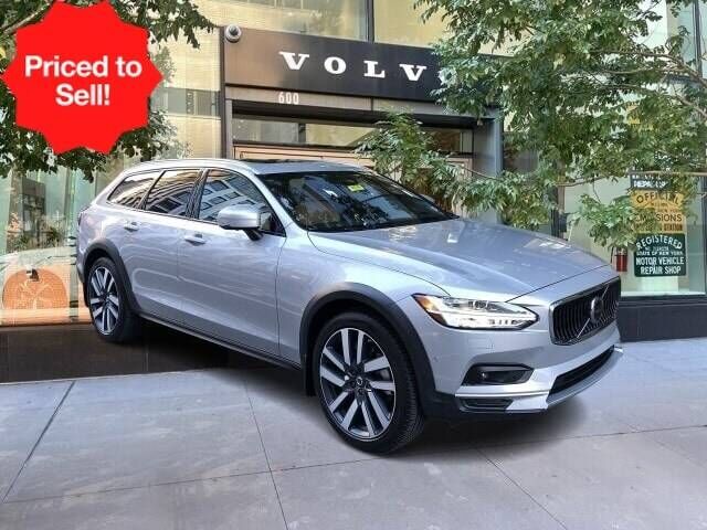 2023 VOLVO V90CC