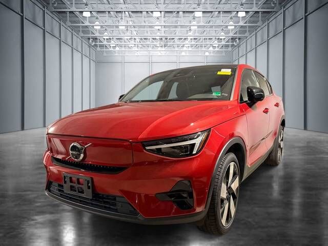 2023 VOLVO C40