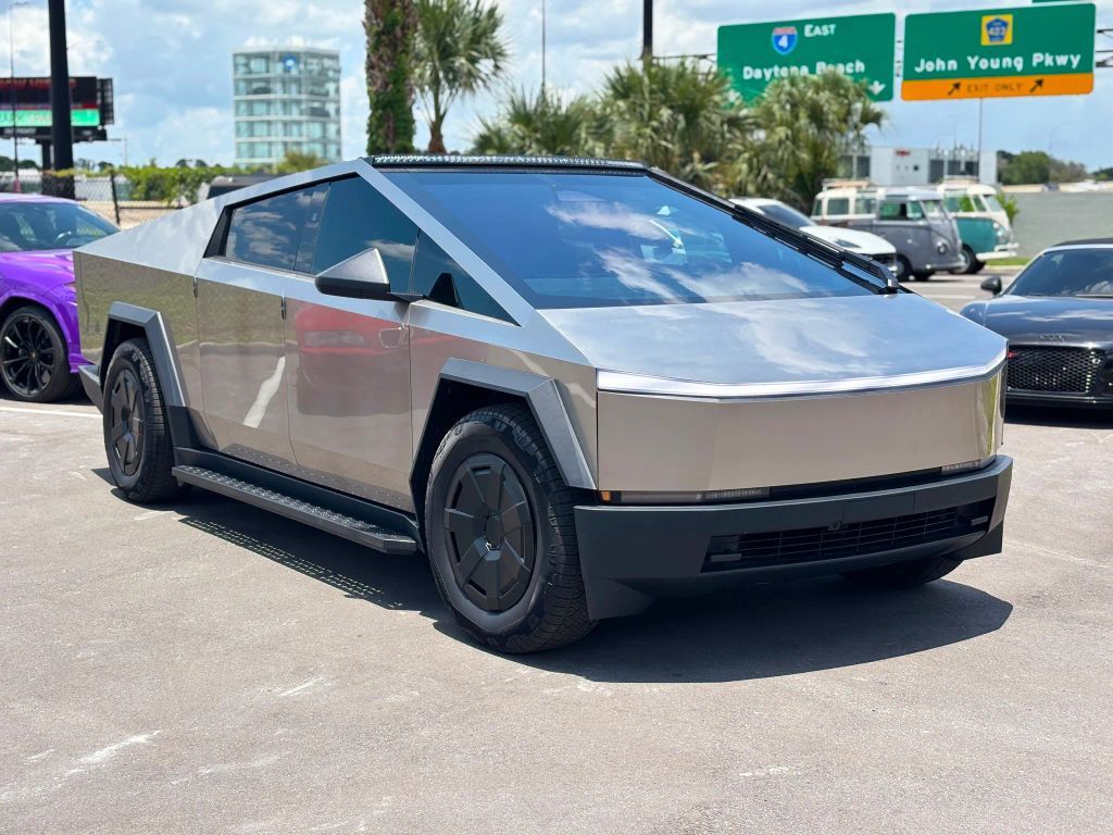 2024 TESLA Cybertruck