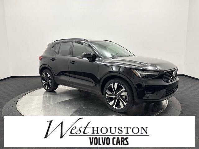 2026 VOLVO XC40