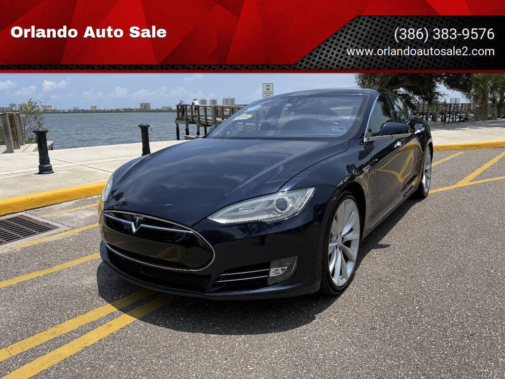 2015 TESLA Model S