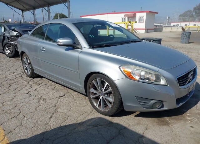 2011 VOLVO C70