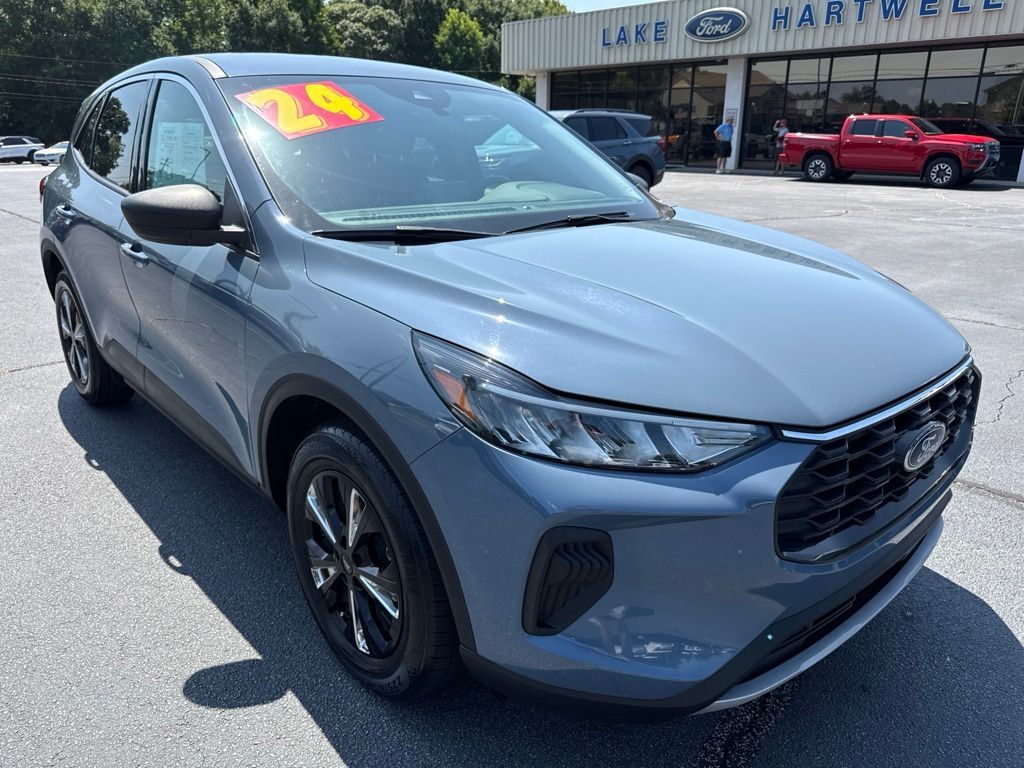 2024 FORD Escape