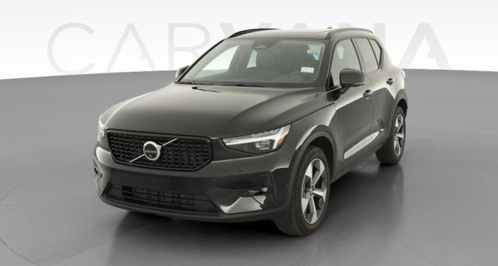 2026 VOLVO XC40