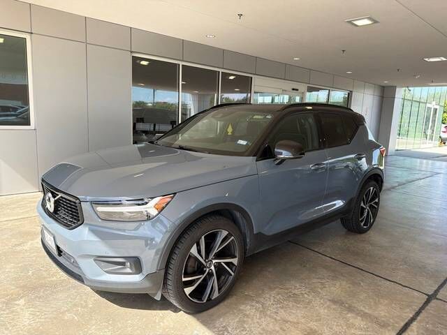 2021 VOLVO XC40