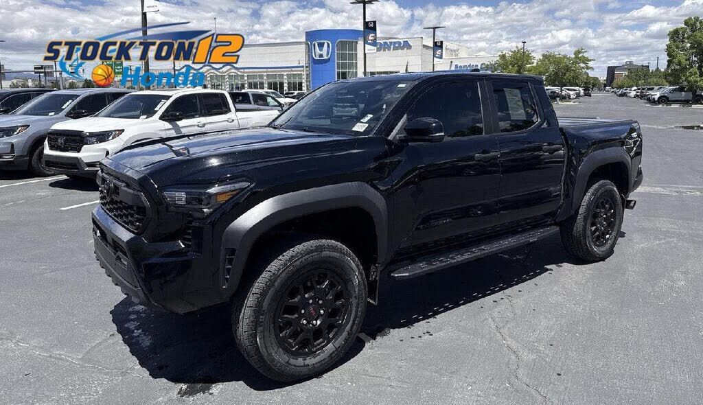 2024 TOYOTA Tacoma
