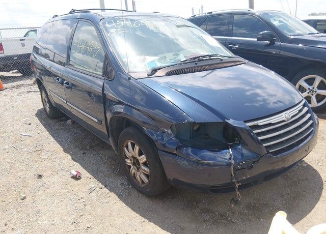 2005 CHRYSLER Town and Country