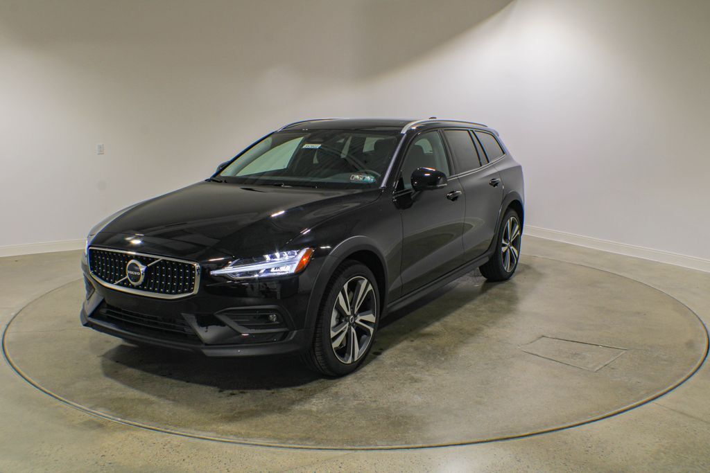 2026 VOLVO V60CC