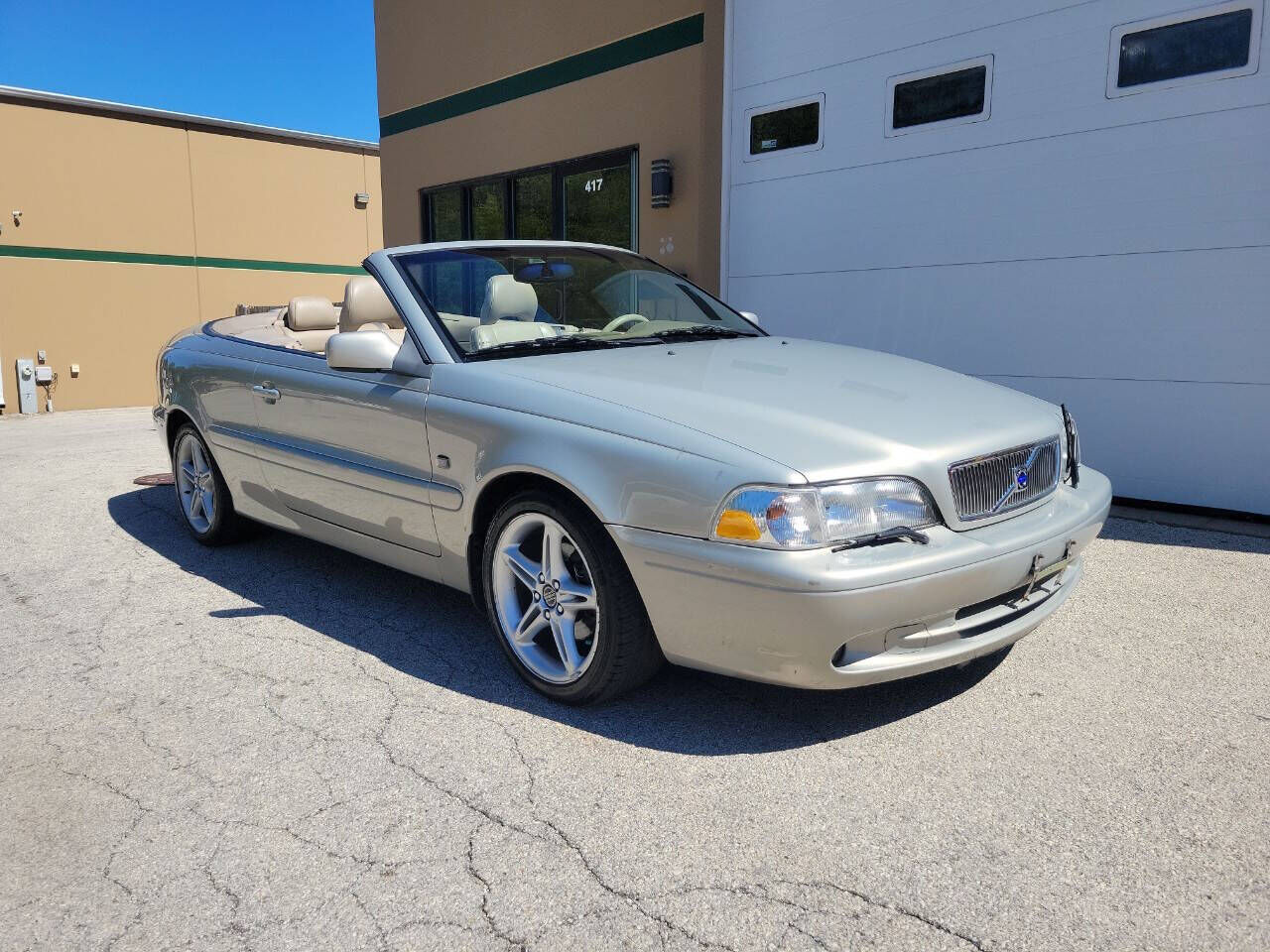 2001 VOLVO C70