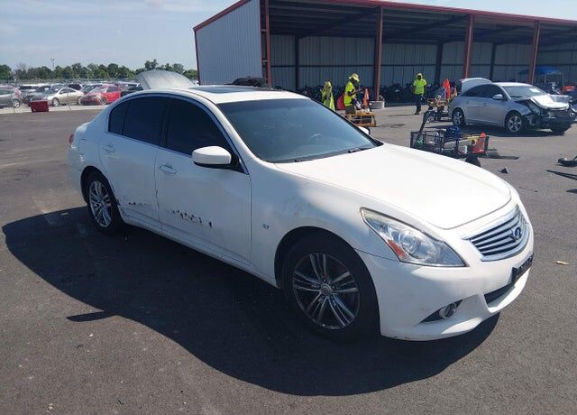2015 INFINITI Q40