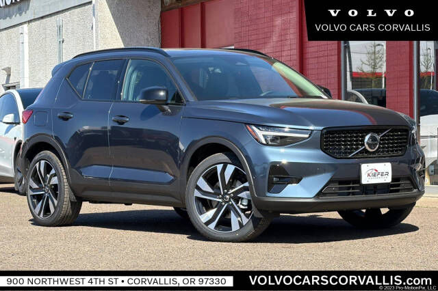 2026 VOLVO XC40