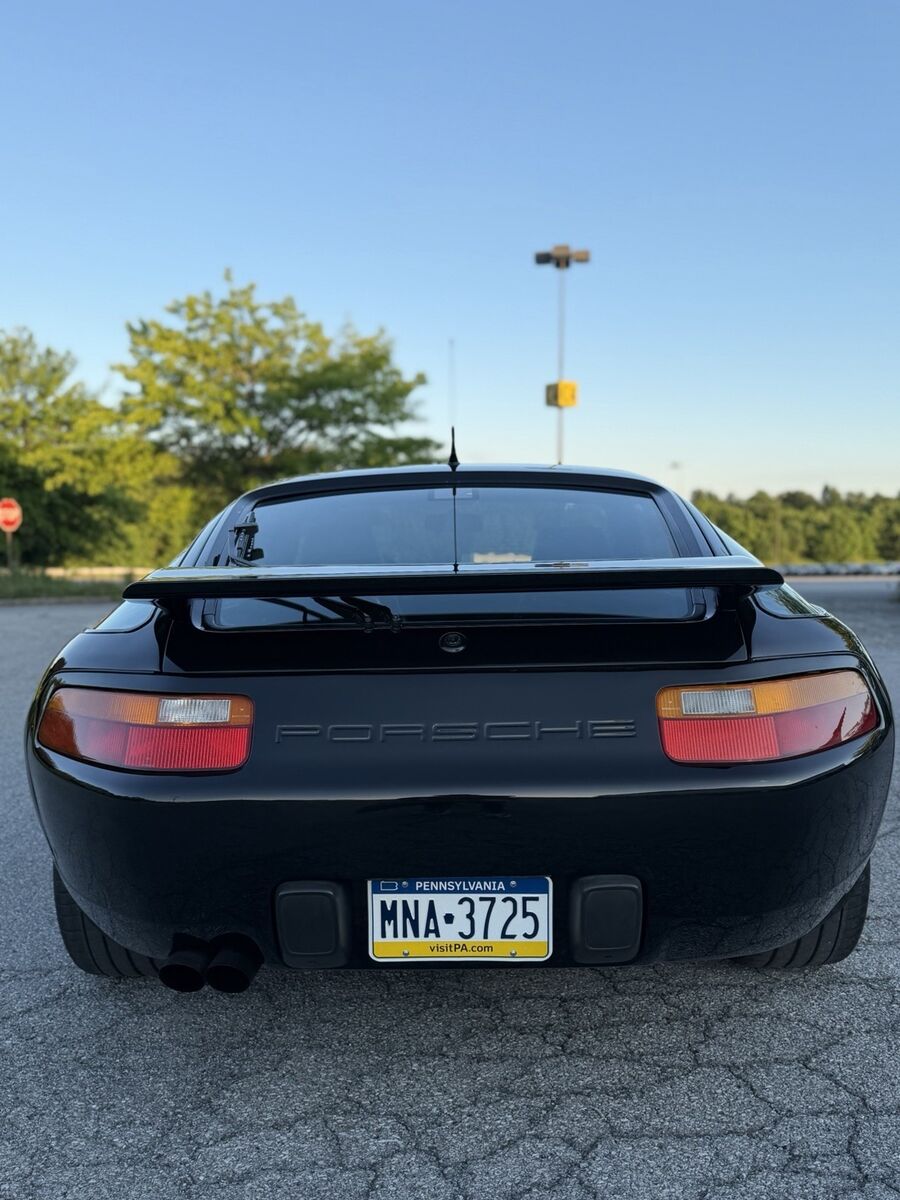 Porsche 928