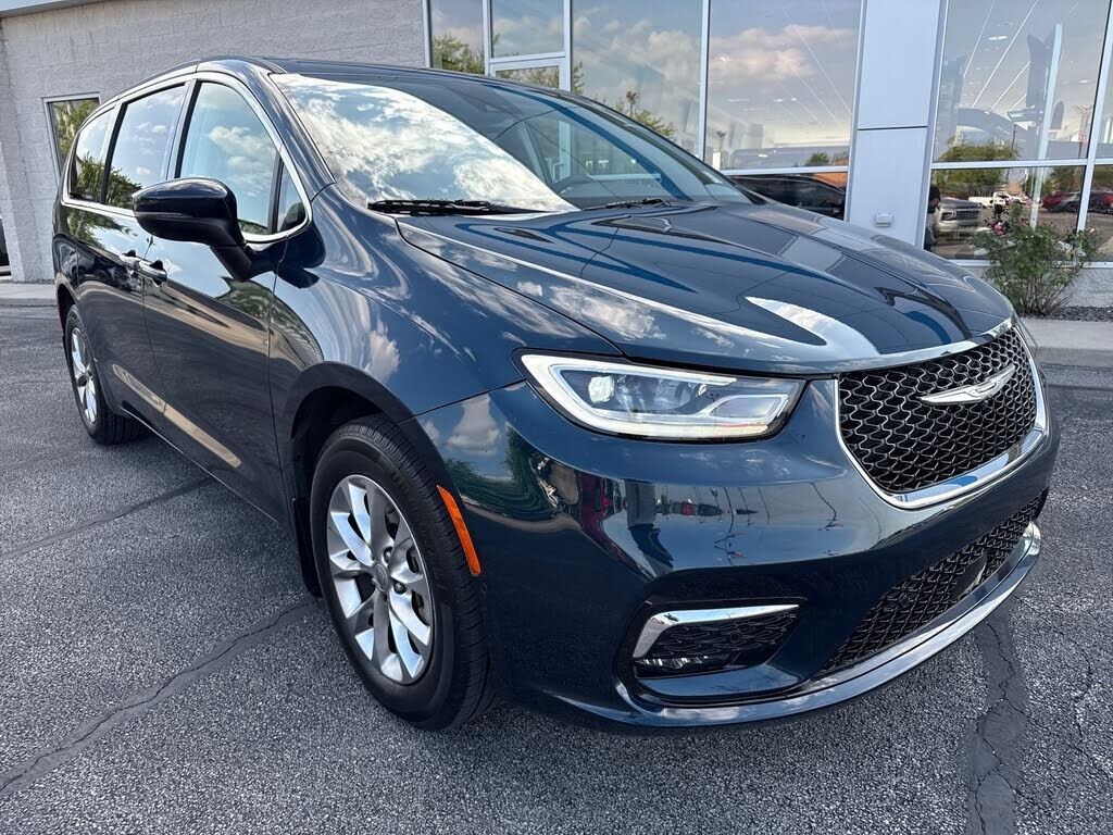 2023 CHRYSLER Pacifica