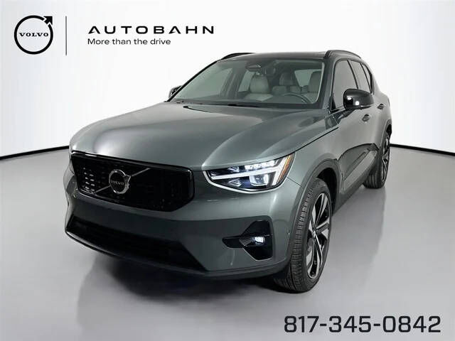 2026 VOLVO XC40