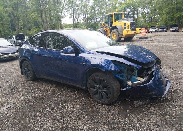 2024 TESLA Model Y