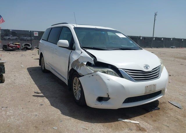 2014 TOYOTA Sienna