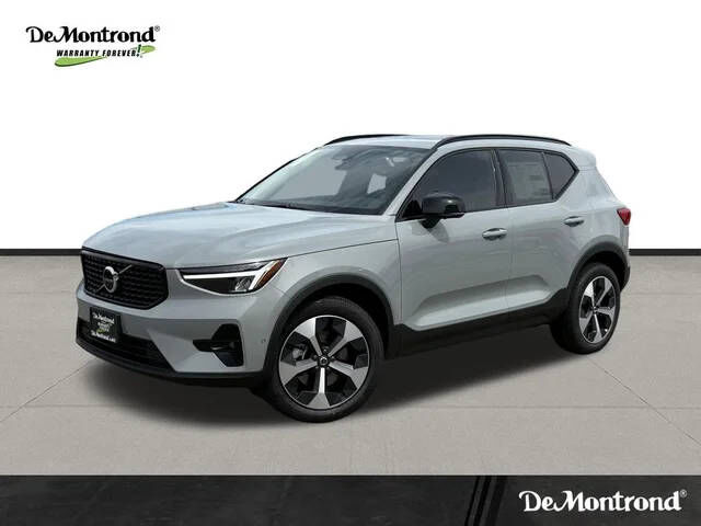 2026 VOLVO XC40