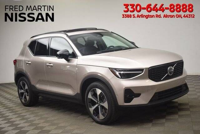 2024 VOLVO XC40