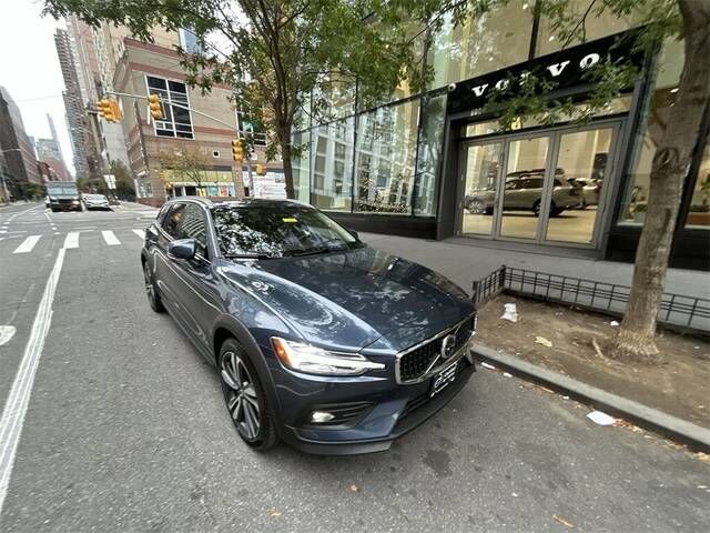 2025 VOLVO V60CC